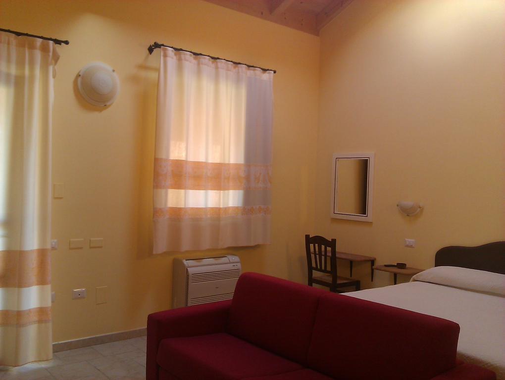 La Corte Dei Rei Aparthotel Castiadas Habitación foto
