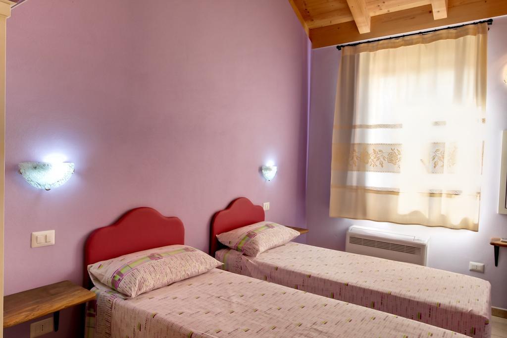 La Corte Dei Rei Aparthotel Castiadas Habitación foto